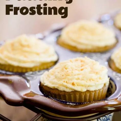 Pudding Frosting Recipe, 200 Calorie Desserts, Pudding Icing, Homemade Vanilla Frosting, Banana Pudding Cupcakes, Pudding Frosting, Cupcake Project, Easy Frosting, Frosting Recipes Easy