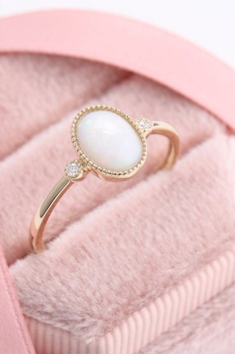 This stunning opal vintage ring is perfect to wear at any occassion. Made in pure gold. #morganitering #diamondring #gemstonering #engagementring #vintagering Opal Gold Necklace, Opal And Pearl Ring, Vintage Yellow Gold Opal Ring, Simple Opal Ring, Vintage Opal Rings, Opal Ring Simple, Opal Birthstone Ring, Antique Opal Ring, Oval Opal Ring