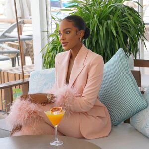 Julitha Kabete Is Our Latest Date Night Style Crush - Here’s Why | BellaNaija Feminine Black Women, Woman In Suit, Derby Outfits, Elegant Outfit Classy, Business Photoshoot, Stylish Work Attire, Classy Chic, Fashion Night, Branding Photoshoot