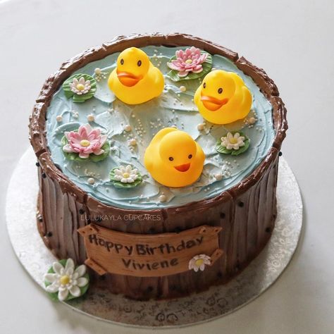 Duck Theme Cupcakes, Ducky Birthday Cake, Rubber Duck Cake Birthday, Duck Birthday Theme Decoration, Duck Cakes Birthday, Duck Theme Cake, Duck Party Theme, Duck Cake Ideas, Duck Theme Birthday Party