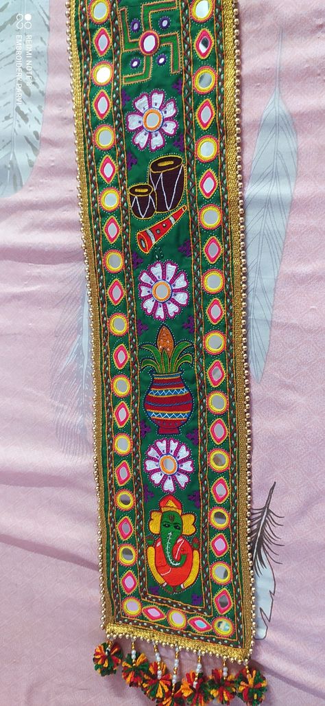 https://youtu.be/GUdRZw2zHuQ Bhart Kam, Pokhvani Chundadi Hand Work, Chundadi Design For Marriage, Khambha Chundadi Designs, Mrg Chundadi, Khambha Chundadi, Lagan Lakhan, Moti Toran Designs Doors Handmade, Toran Designs Doors Handmade