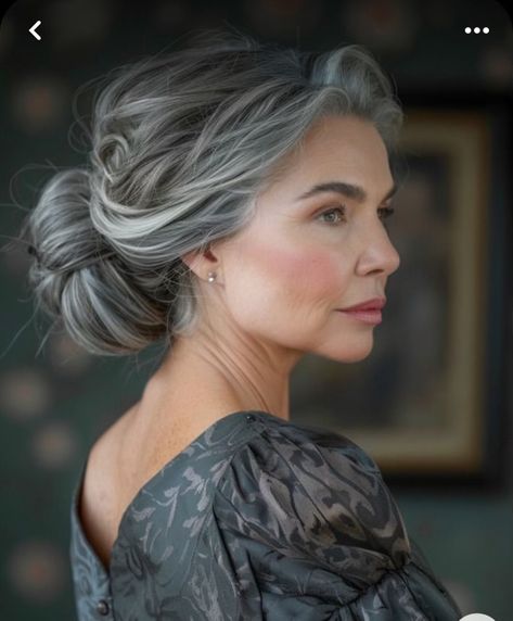 Gray Hair Model, Gray Hair Updos Over 50, Best Short Hairstyles For Men, Gray Hairstyles For Women, Silver Hairstyles, Gray Hairstyles, Grey Hair Over 50, Middle Aged Woman, Beautiful Gray Hair