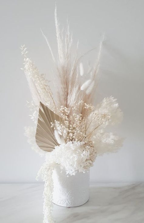 Preserved Flower Arrangement, Plants Living Room, Flower Arrangement, Feathers, Vase, Living Room, Plants, Flowers, Floral