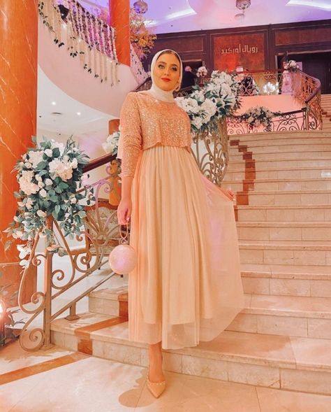 Hijab Fashion Outfits, Dress With Hijab, Kebaya Lace, Lace Dress Outfit, Shirt Design For Girls, Moslem Fashion, Hijab Wedding, Muslim Wedding Dresses, Sewing Blouses