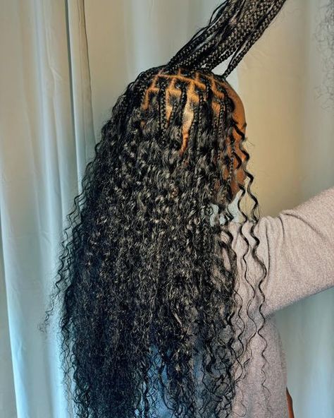 Coiffeuse afro|Braider| hairstyle on Instagram: "Bohoo braid  3 paquet mèche pretirer  2 paquets bulk hair deep wave 20 pouce  🧠 @julietabeauty_paris  #bohoobraids #bohemianbraids #knotlessbraids #braids #neatbraids #braider #boohoobraids #coiffeuseafro" Boohoo Braids, Bohemian Braids, Goddess Braids, Deep Wave, Braids, Paris, Hair Styles, Hair, On Instagram