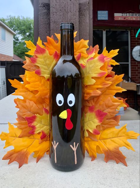 Thanksgiving Turkey Wine Bottle Brown Beer Bottle Crafts, Thanksgiving Bottle Decorations, Turkey Wine Bottle Craft, Fall Wine Bottle Painting Ideas, Wine Bottle Fall Crafts, Thanksgiving Wine Bottle Crafts, Fall Wine Bottle Crafts, Fall Wine Bottle Crafts Diy, Christmas Wine Bottle Crafts Diy