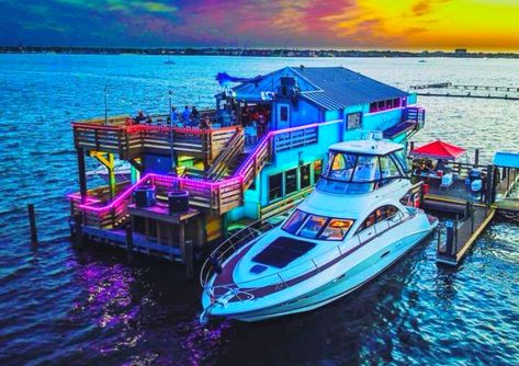 The Hottest Must Trys For Your Houston Summer Bucket List Patio Bars, Houston Bars, Floating Restaurant, Waterfront Restaurant, Local Brewery, Drink Local, Clear Lake, Swimming Holes, Beer Garden