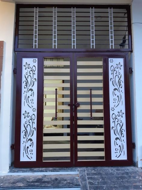 easy gate design Main Grill Gate Design, House Gates, Latest Gate Design, दरवाजा डिजाइन, Iron Main Gate Design, Gate Design Ideas, House Exterior Ideas, Cnc Designs, Home Gate Design