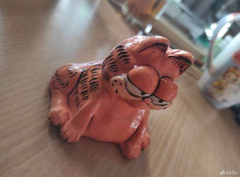 Garfield Clay Sculpture, Baby Garfield, Garfield Images, Garfield Cat, Polymer Clay Charms, Clay Sculpture, Clay Charms, Funky Art, Cute Crafts