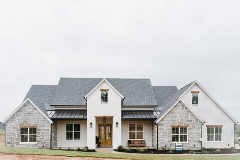 Brick French Country Exterior, White Farmhouse With Brick, Light Brick House, Cream Brick House Exterior, Modern Farmhouse Exterior Brick, Brick Farmhouse Exterior, Black White Farmhouse, Modern Traditional House, Brick Farmhouse