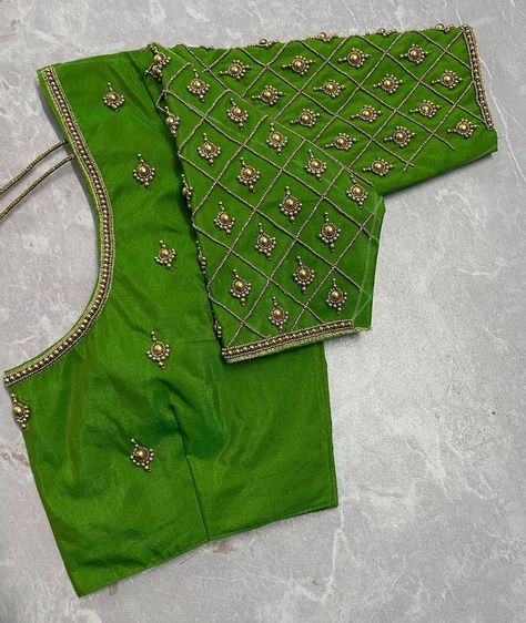 Simple Aari Neck Designs, Magam Work Designs, Green Blouse Designs, Patch Work Blouse Designs, Mirror Work Blouse Design, Hand Work Design, Maggam Work Designs, Latest Blouse Designs Pattern, Aari Blouse