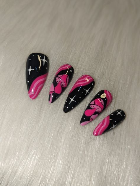 Different Nail Design Each Finger, Phycadelic Nail Art, Shroom Nails Art, Cute Mushroom Nail Designs, Pastel Mushroom Nails, Shroom Nails Acrylic, Pink Alien Nails, Neon Mushroom Nails, Trippy Fall Nails