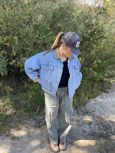 Outfit for fishing in the mountains Mountain Outfit Fall, Fishing Trip Outfit, Fishing Outfit, Fall Fishing, Mountain Outfit, Trip Outfits, Fishing Outfits, Pinterest Closet, Fishing Trip