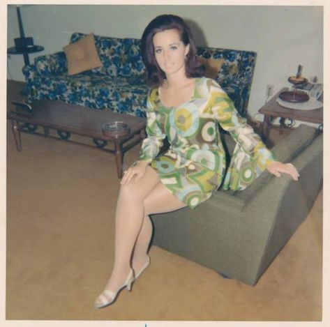 1960s Living Room, 60s Photos, Then And Now Photos, Vintage Everyday, 1960s Fashion, The 1960s, Girls Wear, 1960s Vintage, 70s Fashion