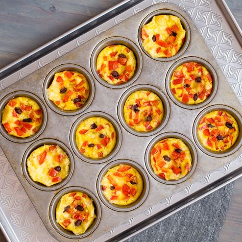 Muffin-Tin Omelets with Bell Pepper, Black Beans & Jack Cheese Muffin Tin Omelets, Omelet Muffins, Breakfast Bites, Filling Breakfast, Cheese Recipe, Muffin Tins, Breakfast Muffins, Vegetarian Breakfast, Make Ahead Breakfast