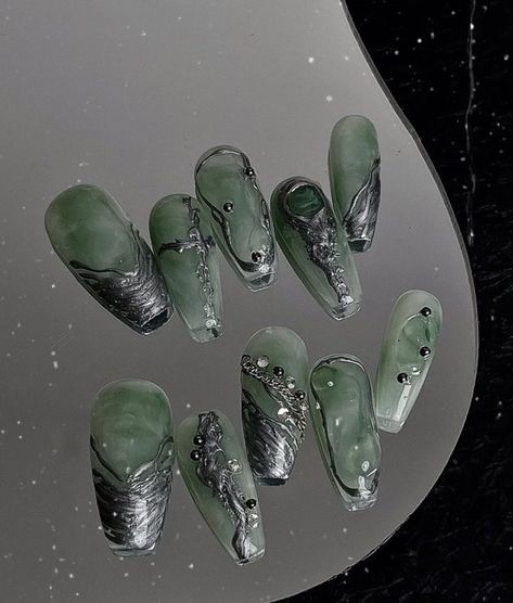 Green Nails Chinese, Dark Green Nails Y2k, Silver And Emerald Green Nails, Dark Green Metallic Nails, Korean Green Nails, Green And Chrome Nails, Green Korean Nails, Green Nails Y2k, Dark Green And Silver Nails