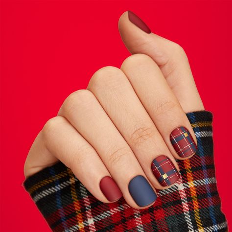 Scottish Nail Designs, How To Do Plaid Nails, Christmas Tartan Nails, British Nails Designs, Scottish Nail Art, Tartan Nail Art, Plaid Nails Designs, Scottish Nails, Scotland Nails