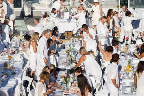 Consider this your "what not to wear" guide to the all-white gala. Dinner En Blanc Outfit, White Theme Party Outfit, Casino Night Food, What Not To Wear, Party Prizes, Casino Dress, Dinner Party Themes, Wedding Reception Signs, Theme Pictures