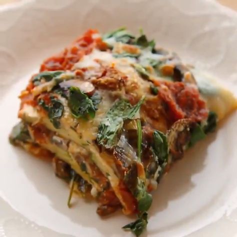 Food Network Canada on Twitter: "Layers of zucchini, sauteed mushrooms and lots and lots of cheese. 🤤… " Zucchini Sauteed, Garlic Spinach, Zucchini Lasagna, Food Network Canada, Vegetable Casserole, One Pot Dishes, Sauteed Mushrooms, The Pioneer Woman, Lasagna Recipe