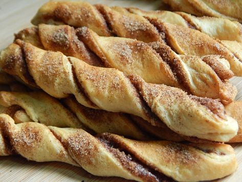 Pizza Dough Cinnamon Twists, Cinnamon Sugar Twists, Ww Bread, Cinnamon Twist, Sugar Twist, Ww Food, Smart Points Recipes, Cinnamon Twists, Twisted Recipes