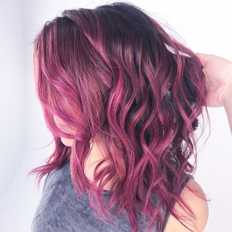 20 Plum Hair Color Ideas for Your Next Makeover (2019 Update) Plum Hair Color Ideas, Plum Hair Color, Pastel Purple Hair, Hair Color Plum, Honey Blond, Pink Ombre Hair, Plum Hair, Short Ombre Hair, Dye Hair