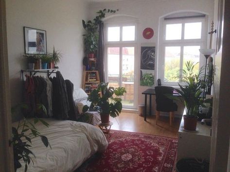 Long Studio Apartment Layout, Nyc Dorm, Apartment With Balcony, Lots Of Plants, Cozy Rooms, Berlin Apartment, Room Stuff, Bathroom Decor Ideas, Top Floor