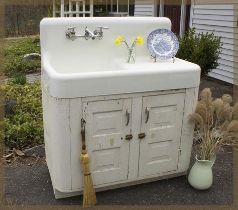 Drain Board Sink Bathroom, Antique Farmhouse Sink, Vintage Kitchen Sink, Vintage Farmhouse Sink, Unfitted Kitchen, Farmhouse Bathroom Sink, Square House, Vintage Sink, Old Sink