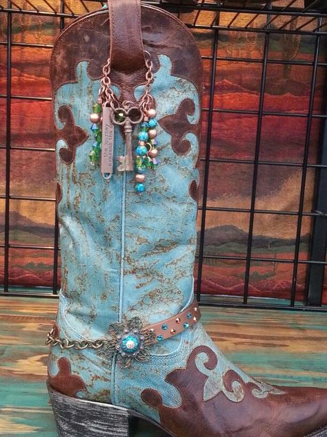 Mode Country, Winter Ugg, Bohemian Boots, Boot Chains, Bota Country, Boot Bracelet, Cowgirl Bling, Boot Bling, Wrap Boots