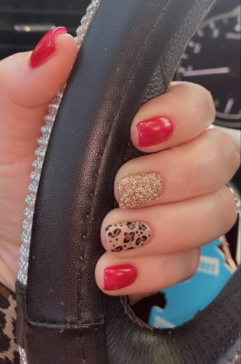 Hot Pink nails wirh leopard and glitter accent fingers. So good! Hot Pink With Leopard Nails, Animal Print Short Nails, Cheetah Christmas Nails, Christmas Cheetah Nails, Red Nails With Leopard, Christmas Leopard Nails, Leopard And Red Nails, Cheetah Nails Short, Hot Pink Leopard Nails