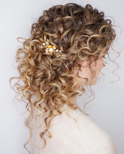 Wedding Guest Curly Hairstyles, Curly Hair Updo Wedding, Curly Bridal Hair, Curly Hair Up, Curly Prom Hair, Curly Hair Care Routine, Guest Hair, Curly Wedding Hair, Boho Wedding Hair