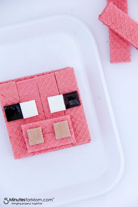 Minecraft Block Cake, Pig Treats, Minecraft Party Food, Minecraft Pig, Minecraft Food, Candy Bag Favors, Minecraft Theme, 7 Birthday, Nerds Candy