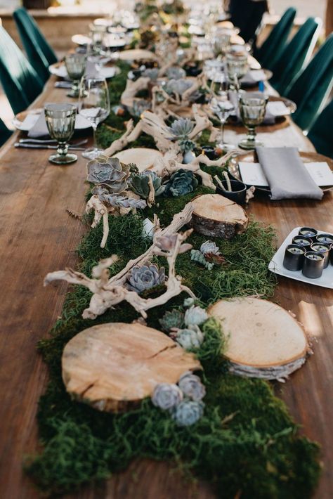 Woodsy Wedding Florals, Rock Table Decor, Moss Table Runner Wedding, Wedding Nature Theme, Soft Rustic Wedding, Wedding Table Decor Outdoor, Moss Wedding Table, Enchanted Forest Wedding Ceremony, Woodland Table Decor