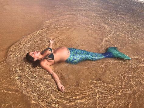 These Mermaid Maternity Photo Shoots Are Instagram Gold Mermaid Maternity Shoot, Mermaid Photoshoot, Carol Castro, Maternity Picture, Maternity Photo Shoot, Pregnancy Photo, Baby Prep, Maternity Shoot, Maternity Photos