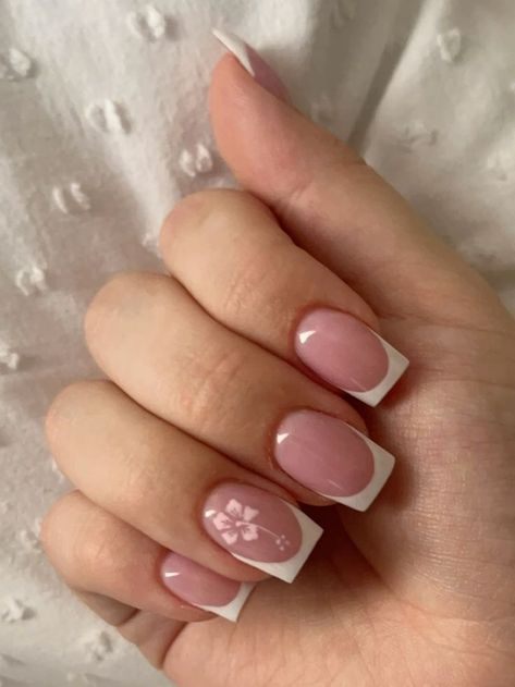 Squared French Tip Nails With Design, Short Square Nails With Flowers, French Tip With Floral Design, Natural Nail Ideas Square, Short French Tip Acrylic Nails With Flower, French Nail Designs Flower, French Tip Nails Square With Design, Pink Snow Flake Nails, Square French Tips With Design