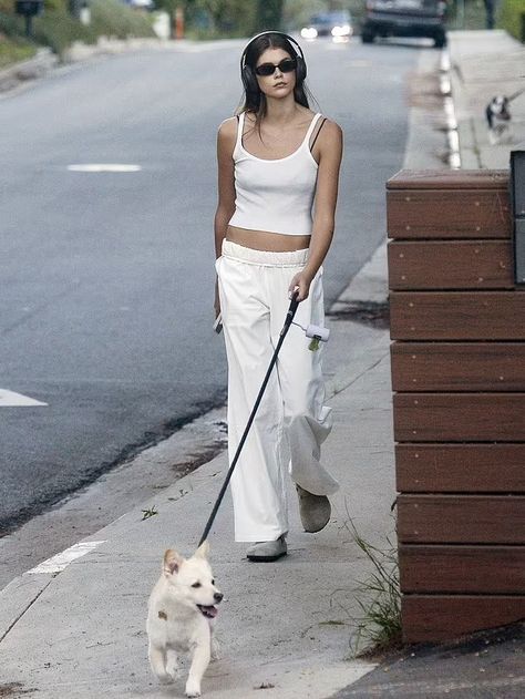 Kaia Gerber Style, Models Off Duty Style, Vanilla Girl, Kaia Gerber, Jogging Bottoms, Models Off Duty, Red Outfit, White Outfits, White Tank