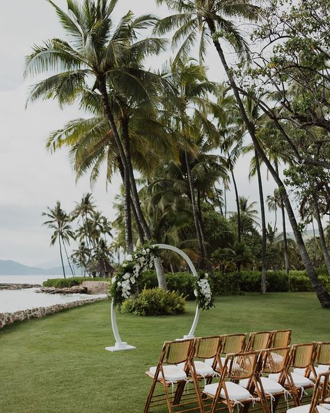 enveloped in love at @lanikuhonua 🕊️ it’s the wedding days that feel naturally immersive and heartfelt. it’s the little details that feel so intentional and true to the couple. I absolutely adore these two and how they celebrated their special day with their closest friends and family! the vendors did such a beautiful job at bringing their vision to life. cheers to jennifer + spencer! Planning: @forthegoodevents Photography: @sheyannelyn Videography: @pono_grace Music: @djtroyhawaii Dress... Italy Wedding Photography, Hawaii Destination Wedding, Pnw Wedding, Destination Wedding Inspiration, Luxury Destination Wedding, France Wedding, Nyc Wedding, Hawaii Wedding, Italy Wedding