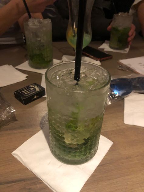 Mojito Aesthetic Night, Mojitos Aesthetic, Mojito Aesthetic, Mojito Drinks, Mojito Bar, 2024 Diary, Mojito Drink, Coctails Recipes, Night Bar