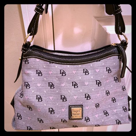 Dooney And Bourke Purse Brand New! Gray Fabric With Black Leather Detail. Widest Point At Bottom Measures Approximately 13 Inches. Strap Approximately 15 Inches From End To End. Retail Value 198. Vintage Dooney Bourke Handbags, Dooney And Burke, Purse Outfit, Purse Brands, Leather Detail, Gray Fabric, Dooney And Bourke, Dooney & Bourke Bags, Dooney & Bourke