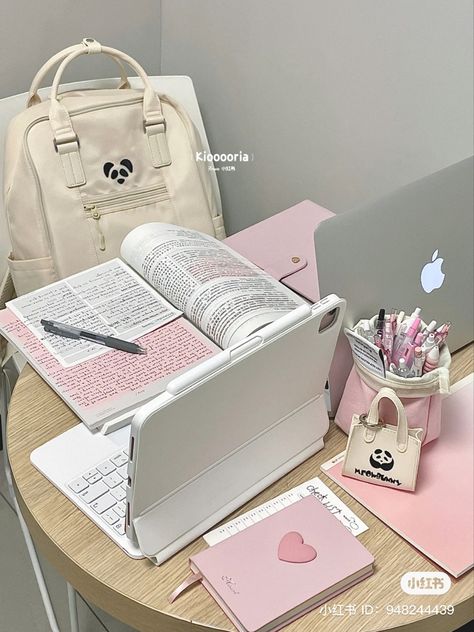 Pink Desks, Organizing Room, Aesthetic Student, Kawaii Academia, Romanticising School, Pink Academia, Pretty School Supplies, Cute Stationary School Supplies, Study Stationery