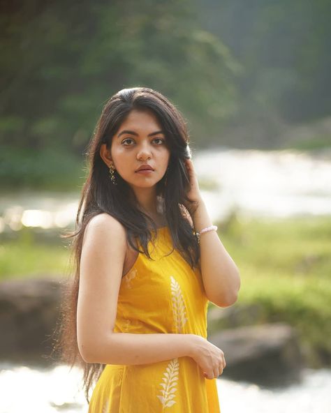 Ahaana Krishna, Onam Saree, Black Dresses Classy, Top Celebrities, Whatsapp Dp, Krishna Images, Hand In Hand, Photo Wallpaper, Hd Photos