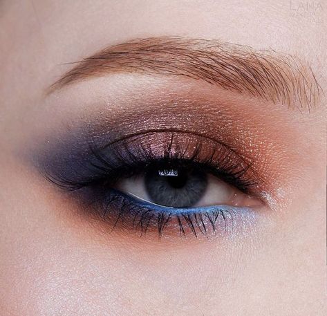 Winter Makeup Blue Eyes - Get all your supplies met with just one simple click to visit. Take Action TODAY! Makeup Blue Eyes, Eye Makeup Pictures, Smink Inspiration, Dope Makeup, Makijaż Smokey Eye, Eye Makeup Designs, Winter Makeup, Blue Eyeshadow, Eye Makeup Art