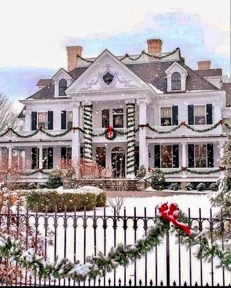 Winter House Exterior, Holiday House Tours, Mansion Exterior, House Decorating Ideas Apartments, Dream Life House, Suburban House, Simple House Plans, Amazing Buildings, House Design Photos