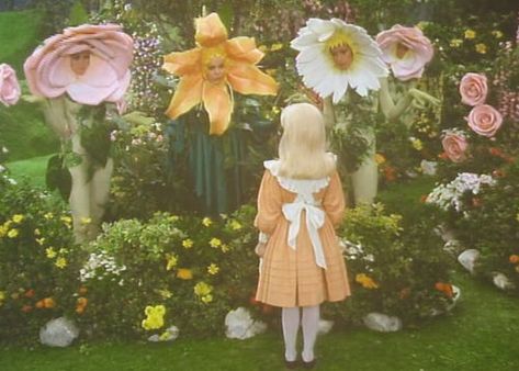 ♡ pinterest: @parkjiminsshoulder ♡ Alice In Wonderland, Flowers