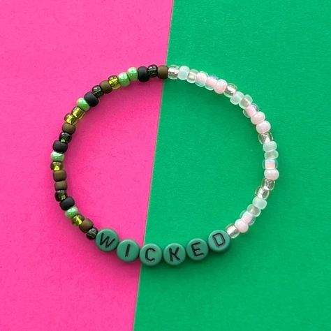 SayLikeYay - Etsy Wicked Bracelet Ideas, Character Bracelets, Harry Potter Letter, Letter Bead Bracelets, Apple Watch Bands Fashion, Aesthetic Accessories, Bracelet Inspo, Diy Bracelets Patterns, Beads Bracelet Design