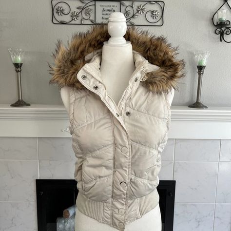 Aeropostale Womens Puffer Vest with Fur Trim Hood Blue Plaid inside Fur Trim Vest, Puffer Vest With Hood, Hooded Gilet, Womens Puffer Vest, Winter Vest, Fur Hood, Puffer Vest, Fur Collars, Fur Trim