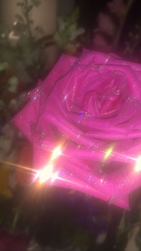 Latina Aesthetic Wallpaper, Latina Wallpaper, Dreamy Photography, Glitter Photo, Nothing But Flowers, Iphone Wallpaper Photos, Trendy Wallpaper, Pink Vibes, Pretty Wallpaper Iphone