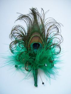 Corsage With Feathers, Peacock Cake, Diva Design, Black Fascinator, Corsage Prom, Halloween Gothic, Feather Wedding, Prom Flowers, Peacock Wedding