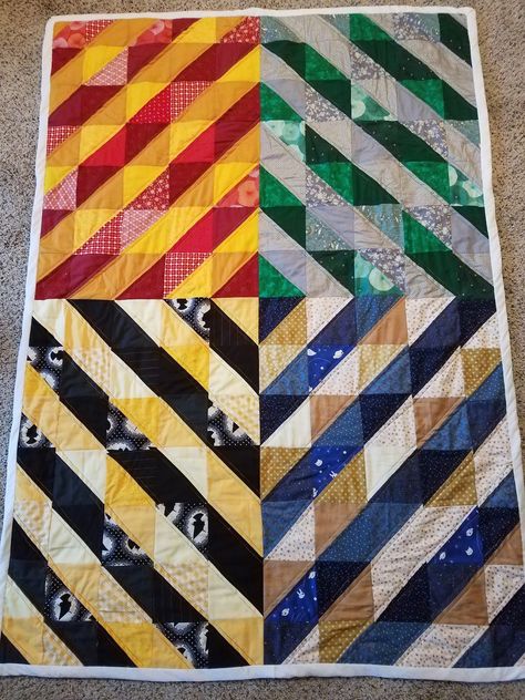 hogwarts house inspired original design for a harry potter lover Harry Potter Quilts, Harry Potter Sewing Projects, Harry Potter Quilt Blocks, Harry Potter Quilt Ideas, Harry Potter Quilt Pattern, Harry Potter Quilts Ideas, Hogwarts Quilt, Harry Potter Quilt Ideas Patterns, Ravenclaw Quilt