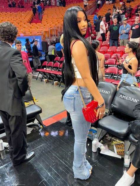 Baddie Clubbing Outfits, Insta Baddie Outfits, Basketball Game Outfit Women, Rubi Rose, Heat Basketball, Nba Outfit, Red Chanel, Clubbing Outfits, Stylish Summer Outfits