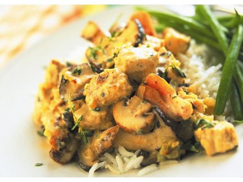 Quorn and Mushroom Stroganoff. Food Lovers Diet, Quorn Chicken, Quorn Recipes, Mushroom Stroganoff Recipe, Vegetarian Stew, Dishes Recipe, Recipes Cheap, Cheap Meal, Food Budget